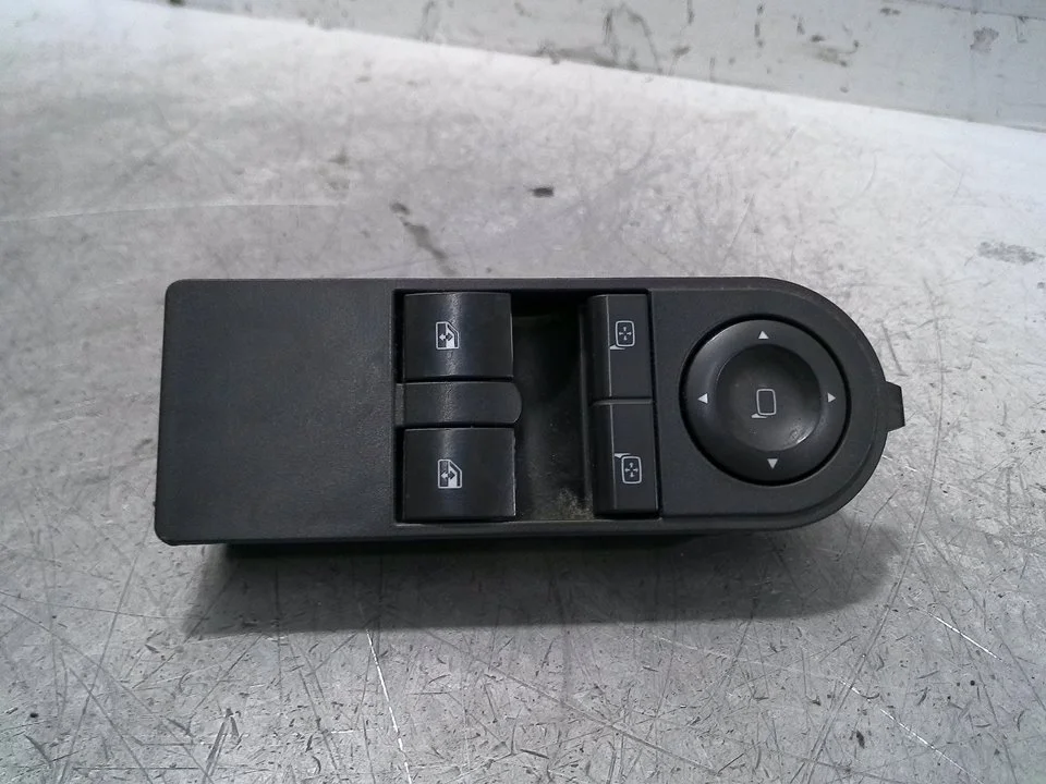 Foto de MANDO ELEVALUNAS DELANTERO IZQUIERDO OPEL ASTRA H CARAVAN 1.6 16V CAT (116 CV / 85 KW) referencia 13228706
