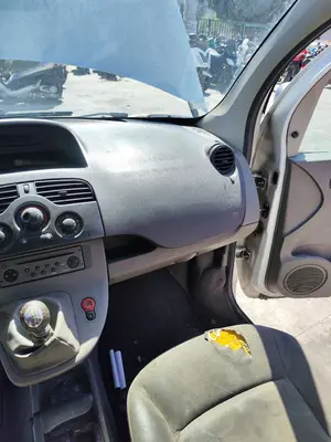 Foto de SALPICADERO RENAULT KANGOO II (F/KW0) 1.5 dCi Diesel CAT (86 CV / 63 KW) referencia 681000079R foto 2