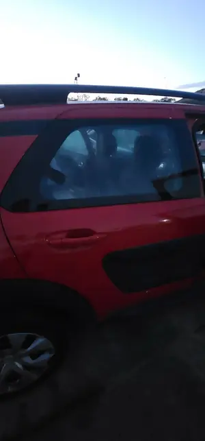 Foto de LUNA TRASERA DERECHA CITROEN C4 CACTUS 1.2 12V VTi (82 CV / 60 KW)