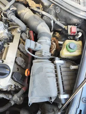 Foto de CAJA FILTRO AIRE VOLKSWAGEN TOUAREG (7L6) 4.2 V8 32V FSI (350 CV / 257 KW)