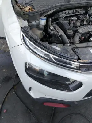 Foto de FARO DERECHO CITROEN C4 CACTUS 1.2 12V VTi (82 CV / 60 KW) referencia 9800901280 foto 2