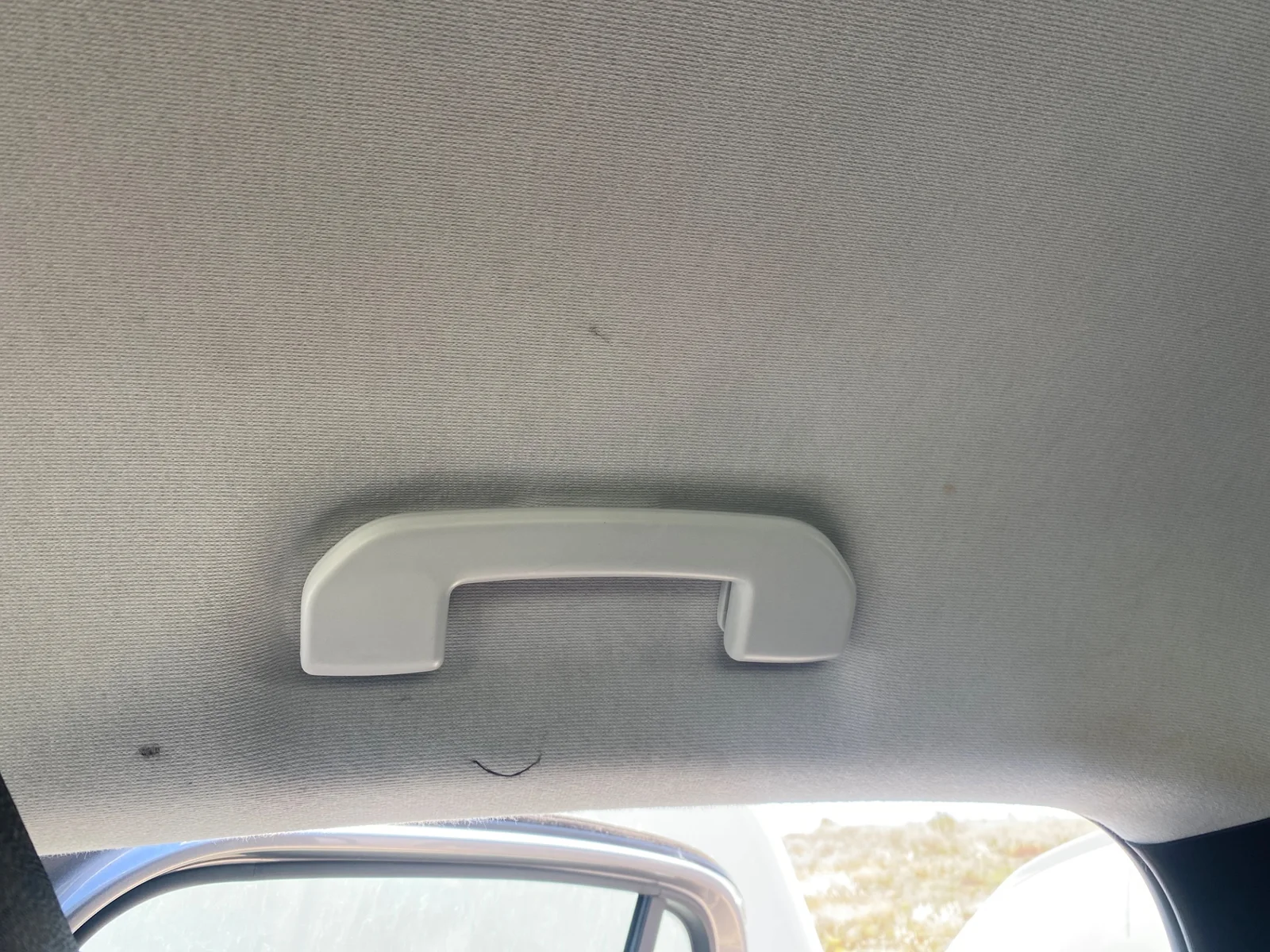 Foto de ASIDERO TECHO TRASERO DERECHO PEUGEOT 208 (P2) 1.2 PureTech (74 CV / 55 KW)