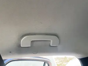 Foto de ASIDERO TECHO TRASERO DERECHO PEUGEOT 208 (P2) 1.2 PureTech (74 CV / 55 KW)