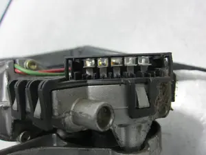 Foto de MOTOR LIMPIA DELANTERO MERCEDES-BENZ CLASE E (BM 210) BERLINA 2.7 CDI 20V CAT (170 CV / 125 KW) referencia 3391098329 foto 3