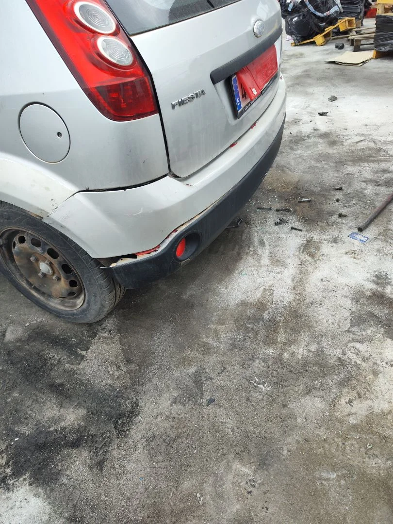 Foto de PARAGOLPES TRASERO FORD FIESTA (CBK) 1.4 TDCi CAT (68 CV / 50 KW)