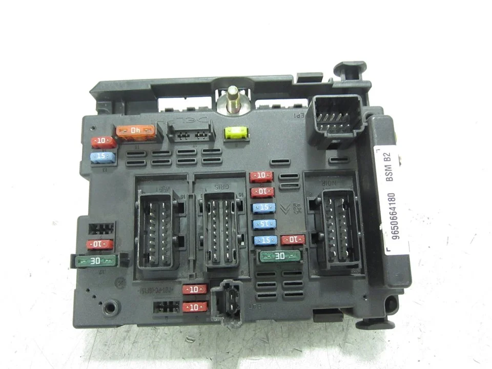Foto de CAJA RELES / FUSIBLES PEUGEOT 206 1.4 (75 CV / 55 KW) referencia 9650664180
