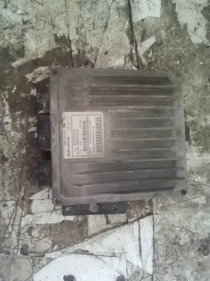 Foto de CENTRALITA MOTOR UCE RENAULT MEGANE II BERLINA 3P referencia 8200374152 foto 2