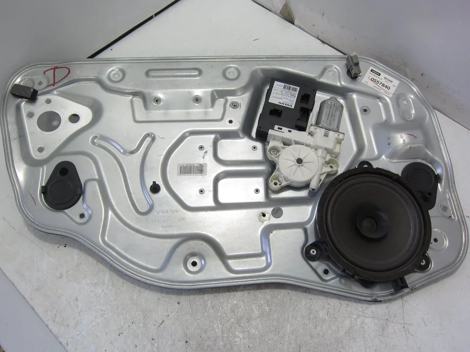 Foto de ELEVALUNAS DELANTERO IZQUIERDO VOLVO S40 BERLINA 2.5 20V Turbo CAT (220 CV / 162 KW) referencia 8679080
