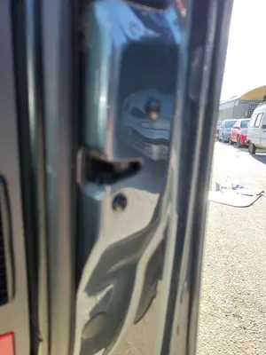 Foto de CERRADURA PUERTA DELANTERA DERECHA VOLKSWAGEN TOUAREG (7LA) 2.5 TDI (174 CV / 128 KW) referencia 3D1837016AC foto 4