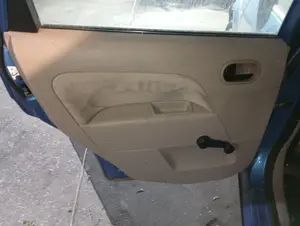 Foto de GUARNECIDO PUERTA TRASERA IZQUIERDA FORD FIESTA (CBK) 1.25 16V CAT (69 CV / 51 KW) referencia 1309170