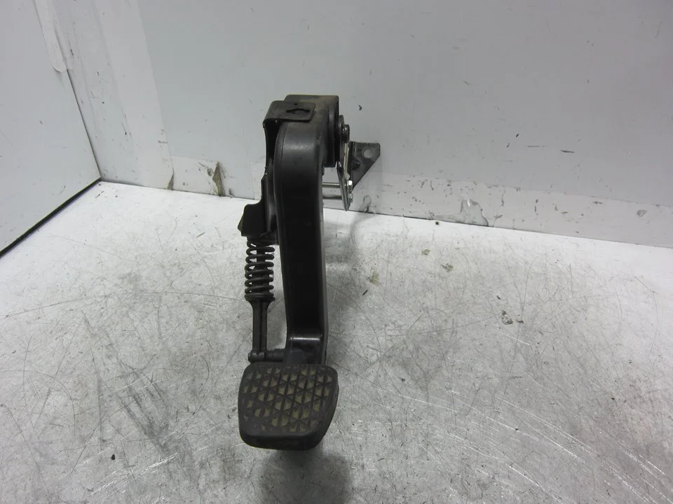 Foto de PEDAL EMBRAGUE MERCEDES-BENZ VIANO (639) 2.1 CDI CAT (150 CV / 110 KW) referencia A6392900516