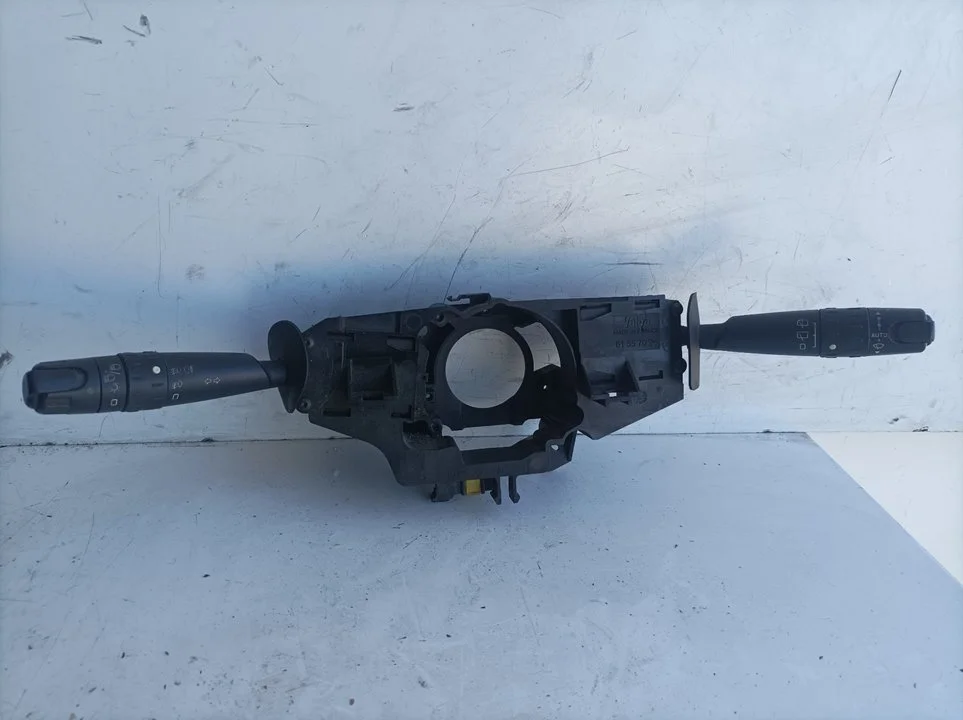 Foto de MANDO MULTIFUNCION PEUGEOT 406 BERLINA (S1/S2) referencia 61557024