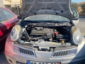 Foto de REJILLA DELANTERA NISSAN MICRA (K12E) 1.2 CAT (65 CV / 48 KW)