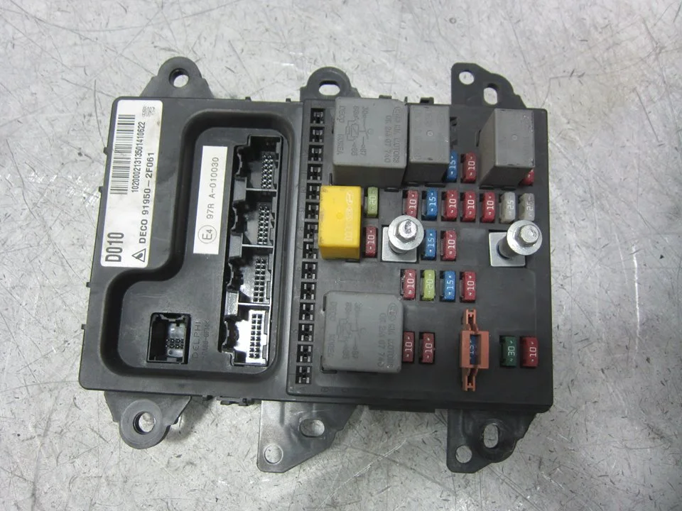Foto de CAJA RELES / FUSIBLES KIA CERATO (LD) 1.6 CAT (105 CV / 77 KW) referencia 919502F061