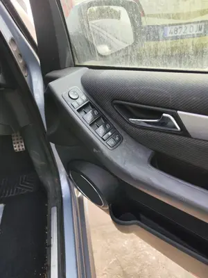 Foto de GUARNECIDO PUERTA DELANTERA DERECHA MERCEDES-BENZ CLASE B (BM 245) 2.0 CDI CAT (109 CV / 80 KW) referencia A1697204670 FKZ foto 2