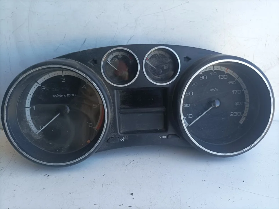 Foto de CUADRO INSTRUMENTOS PEUGEOT 308 1.6 16V HDi FAP (90 CV / 66 KW) referencia 9665107480