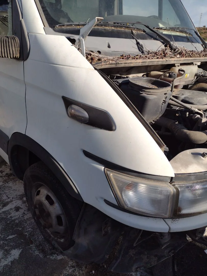 Foto de ALETA DELANTERA DERECHA IVECO DAILY FURGÓN 2.3 Diesel (97 CV / 71 KW)