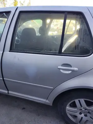 Foto de PUERTA TRASERA IZQUIERDA VOLKSWAGEN GOLF IV BERLINA (1J1)(10.1997) 1.9 TDI (131 CV / 96 KW)