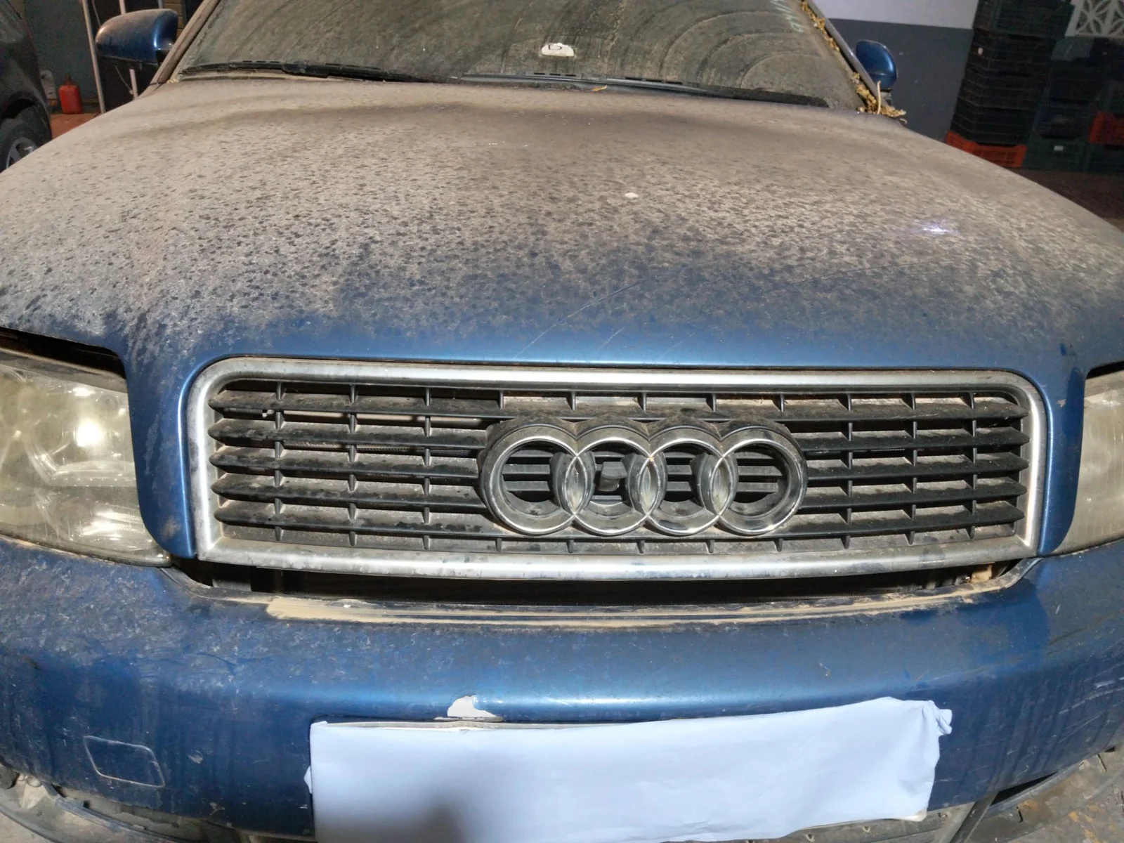 Foto de REJILLA DELANTERA AUDI A4 BERLINA (8E)
