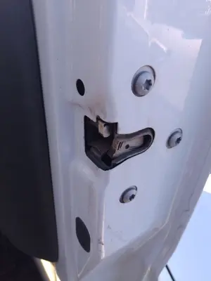 Foto de CERRADURA PUERTA DELANTERA DERECHA FIAT DUCATO 3 MAXI FURGÓN TS 35 (295) 2.3 JTD CAT (148 CV / 109 KW)