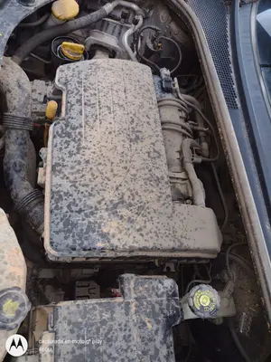 Foto de CAJA FILTRO AIRE RENAULT CLIO III 1.2 16V (75 CV / 55 KW)