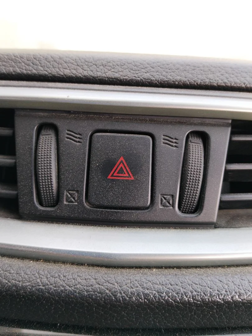 Foto de WARNING NISSAN QASHQAI (J11E) 1.2 16V CAT (116 CV / 85 KW)