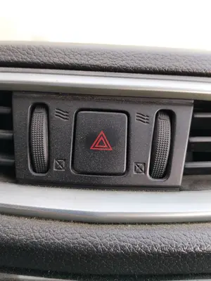 Foto de WARNING NISSAN QASHQAI (J11E) 1.2 16V CAT (116 CV / 85 KW)