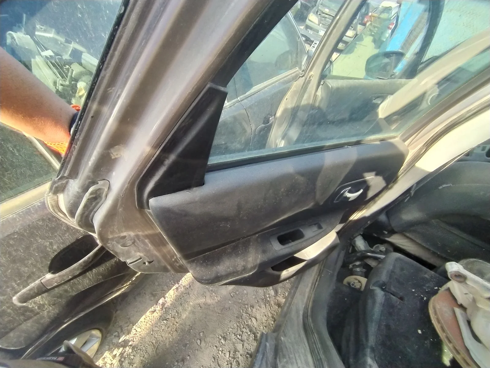 Foto de MANETA INTERIOR TRASERA IZQUIERDA NISSAN QASHQAI (J10) 1.5 dCi Turbodiesel CAT (106 CV / 78 KW)