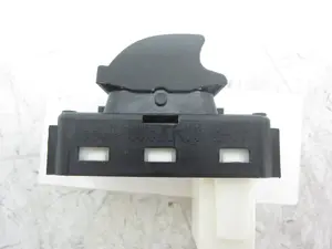 Foto de MANDO ELEVALUNAS DELANTERO DERECHO CITROEN C5 AIRCROSS 1.2 12V e-THP / PureTech (131 CV / 96 KW) referencia 980448032L foto 3