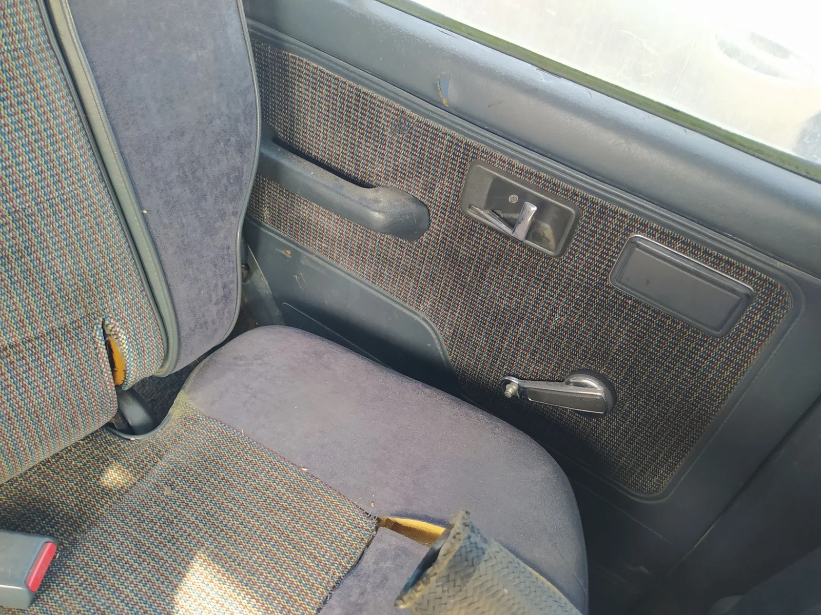 Foto de ASIENTOS TRASERO IZQUIERDO MITSUBISHI MONTERO (V20/V40) 2.5 Turbodiesel (99 CV / 73 KW)