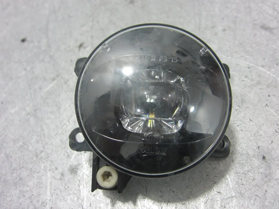 Foto de FARO ANTINIEBLA IZQUIERDO RENAULT CLIO IV GRANDTOUR 0.9 Energy (90 CV / 66 KW) referencia 261555538R