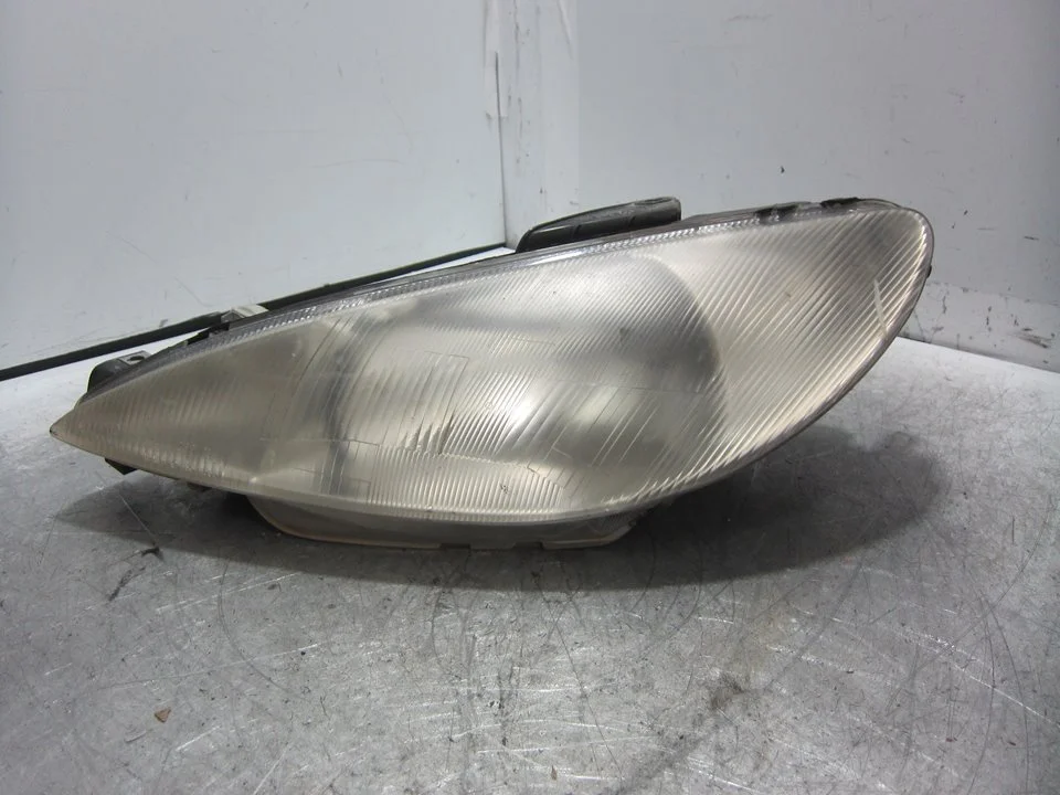 Foto de FARO IZQUIERDO PEUGEOT 206 1.6 (88 CV / 65 KW) referencia 085501245L