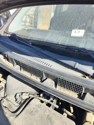 Foto de BRAZO LIMPIA DELANTERO DERECHO NISSAN NOTE (E11E) 1.4 CAT (88 CV / 65 KW)