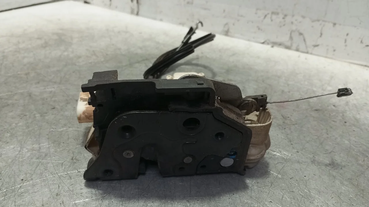 Foto de CERRADURA PUERTA DELANTERA IZQUIERDA SEAT TOLEDO (5P2) 1.9 TDI (105 CV / 77 KW) referencia 1P1837015