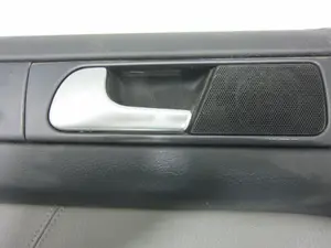 Foto de MANETA INTERIOR TRASERA IZQUIERDA AUDI ALLROAD QUATTRO QUATTRO (4B5) 2.5 V6 24V TDI (180 CV / 132 KW) referencia 4B0839019 foto 3