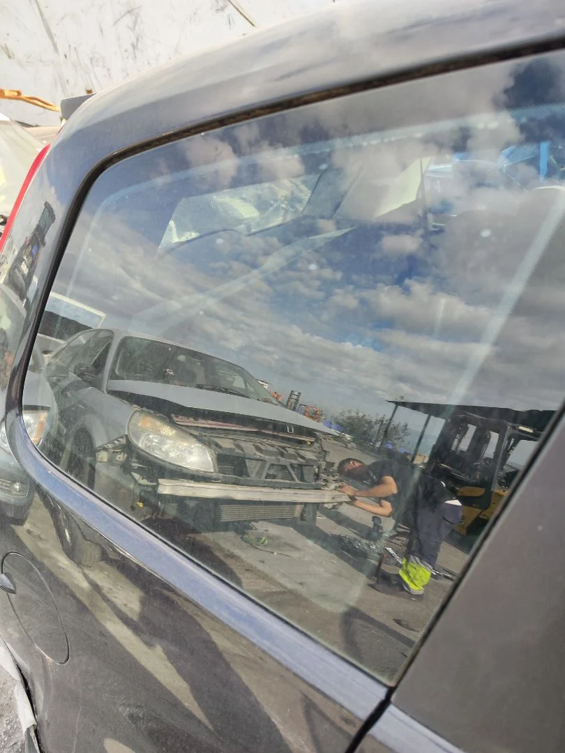 Foto de LUNA CUSTODIA TRASERA DERECHA FORD FOCUS C-MAX (CAP)(2003) 1.6 TDCi CAT (109 CV / 80 KW)