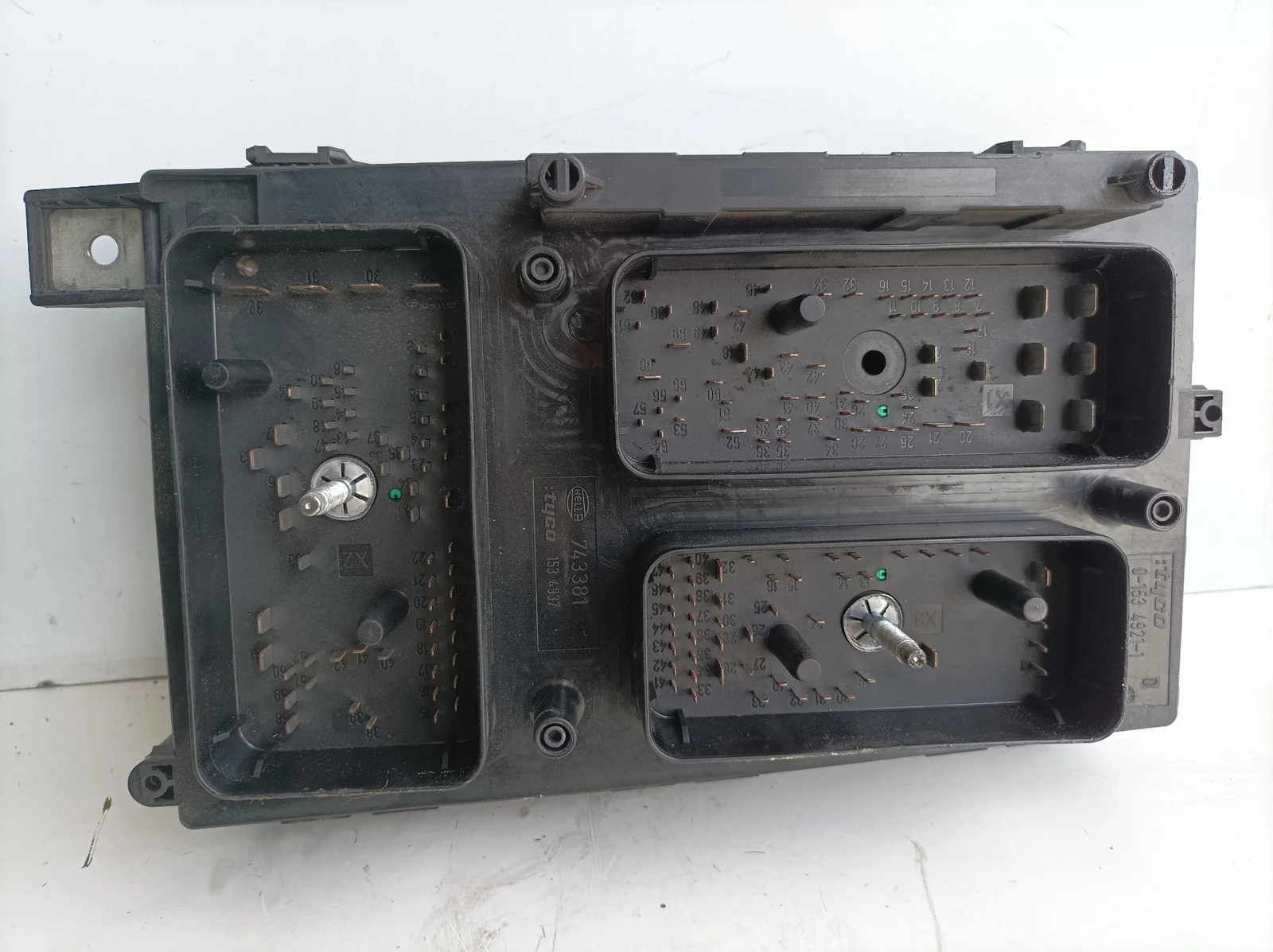 Foto de CAJA RELES / FUSIBLES OPEL ASTRA H GTC 1.7 16V CDTI (101 CV / 74 KW) referencia 743381