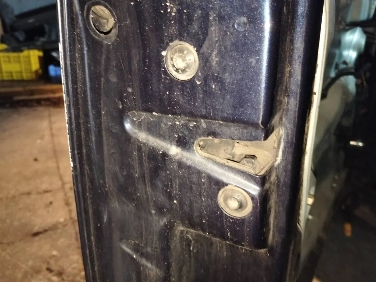 Foto de CERRADURA PUERTA DELANTERA IZQUIERDA VOLKSWAGEN PASSAT BERLINA (3B2) 1.9 TDI (110 CV / 81 KW) referencia 6X1837013C