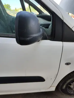 Foto de RETROVISOR DERECHO CITROEN BERLINGO FURGÓN 1.6 Blue-HDI FAP (99 CV / 73 KW) foto 2