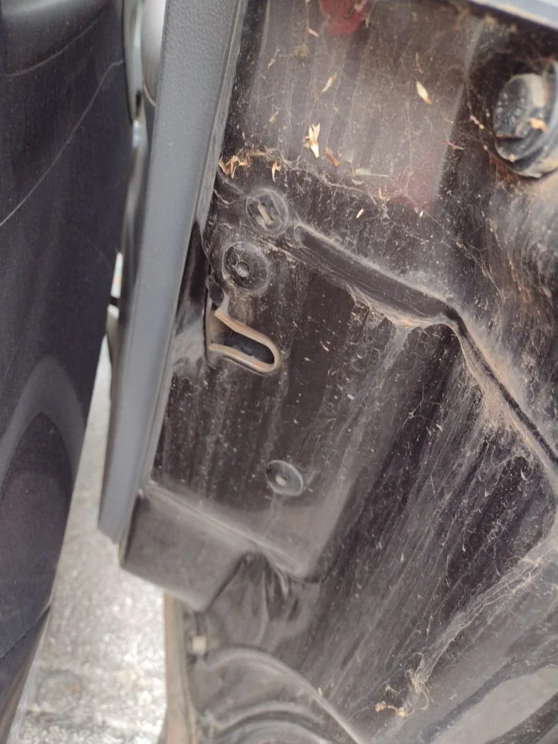 Foto de CERRADURA PUERTA TRASERA DERECHA SEAT ALHAMBRA (710) 2.0 TDI (140 CV / 103 KW)