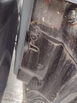 Foto de CERRADURA PUERTA TRASERA DERECHA SEAT ALHAMBRA (710) 2.0 TDI (140 CV / 103 KW)