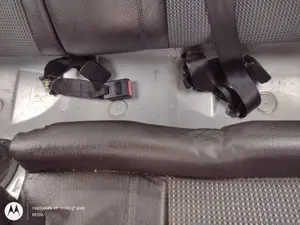 Foto de ENGANCHE CINTURON TRASERO DERECHO PEUGEOT 206 1.4 HDi (68 CV / 50 KW)