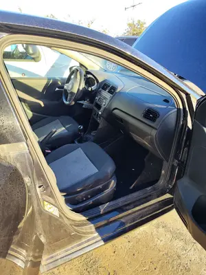 Foto de GOMAS CONTORNO PUERTA VOLKSWAGEN POLO V (6R1) 1.2  (60 CV / 44 KW)