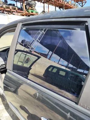 Foto de LUNA TRASERA IZQUIERDA RENAULT SCENIC II (JM) 1.5 dCi Diesel (101 CV / 74 KW) referencia 8200120611 foto 3