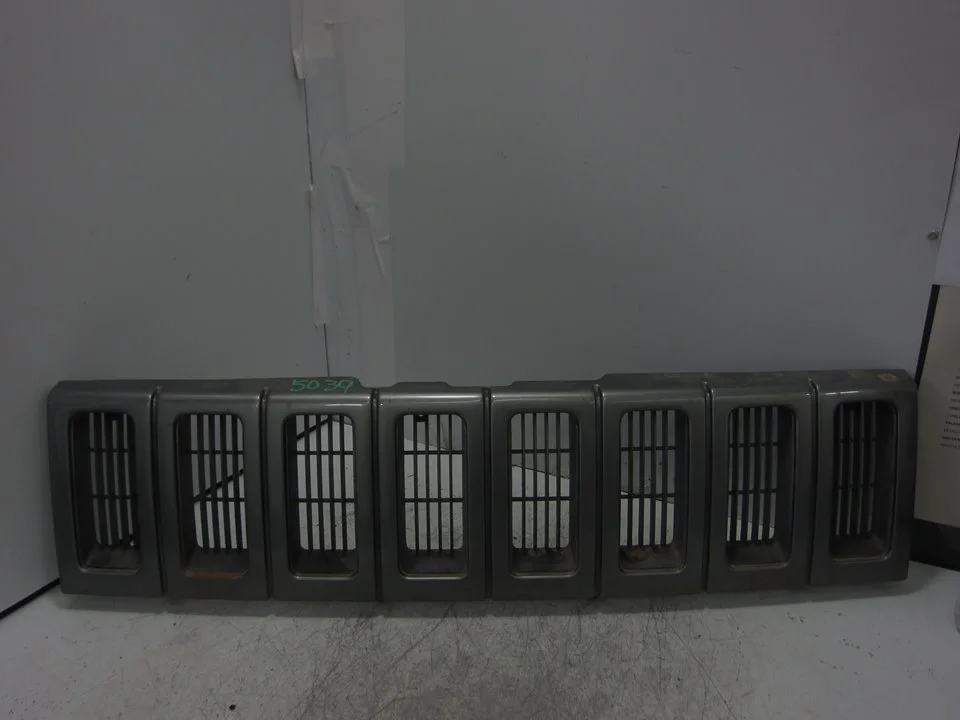 Foto de REJILLA DELANTERA CHRYSLER JEEP GR.CHEROKEE (ZJ)/(Z) 5.2 V8 CAT (211 CV / 155 KW) referencia 5505488985501C
