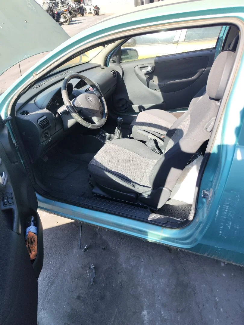 Foto de GOMAS CONTORNO PUERTA OPEL CORSA C 1.2 16V CAT (Z 12 XEP / LB4) (80 CV / 59 KW)