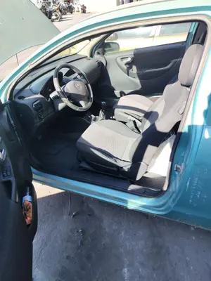 Foto de GOMAS CONTORNO PUERTA OPEL CORSA C 1.2 16V CAT (Z 12 XEP / LB4) (80 CV / 59 KW)