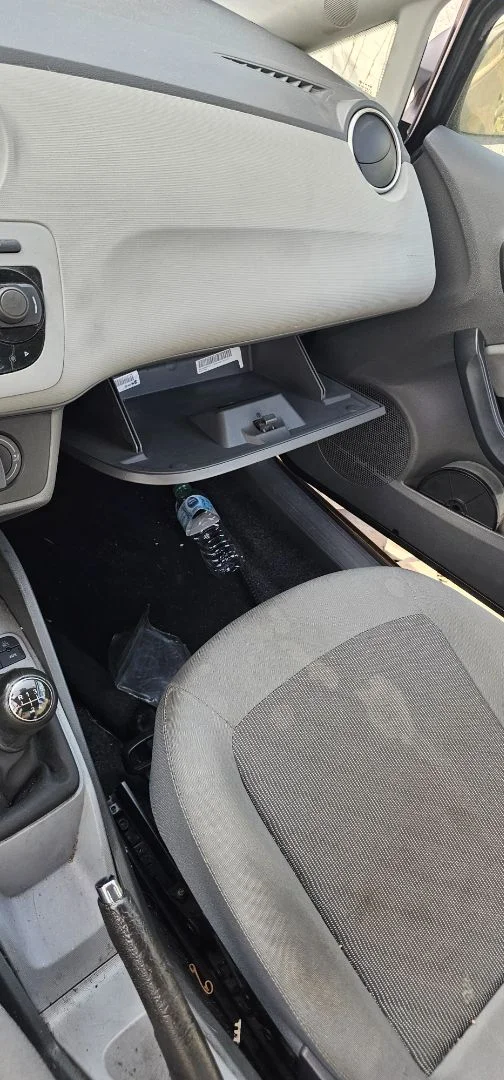 Foto de GUANTERA SEAT IBIZA BERLINA (6J5) 1.4 TDI (80 CV / 59 KW)