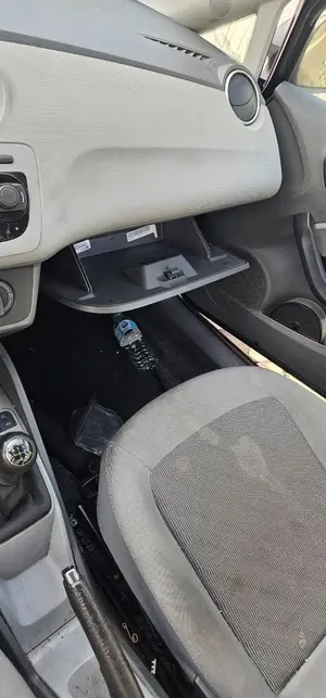 Foto de GUANTERA SEAT IBIZA BERLINA (6J5) 1.4 TDI (80 CV / 59 KW)