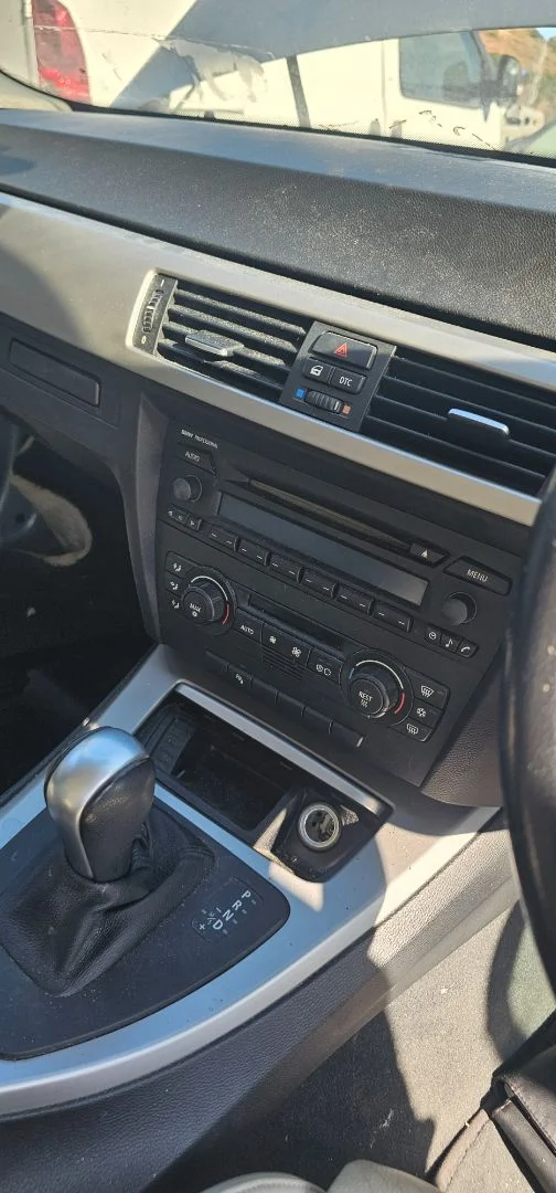 Foto de CONSOLA CENTRAL BMW SERIE 3 BERLINA (E90) 2.0 CAT (129 CV / 95 KW)